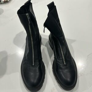 Zara black zip up leather bootie 41